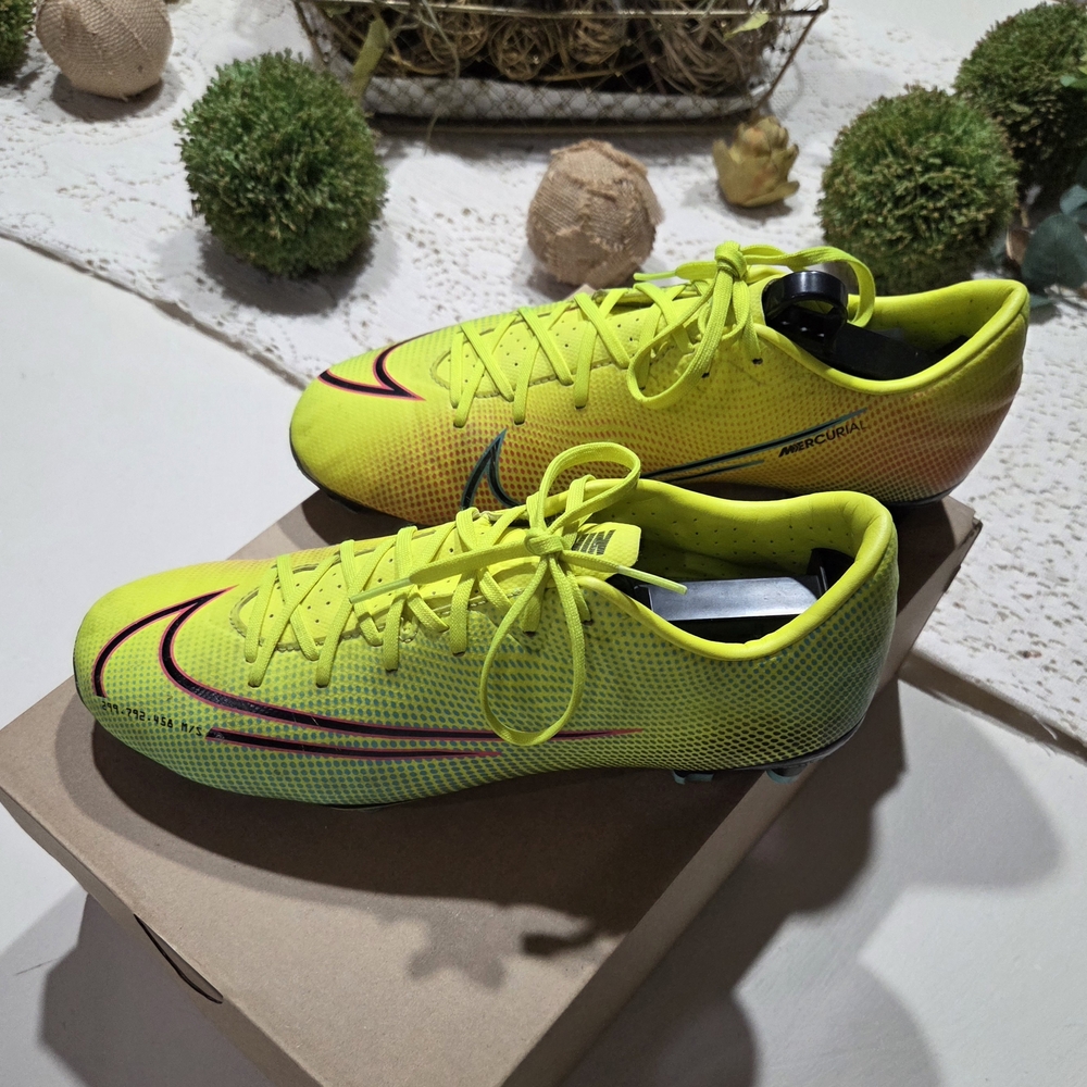 Nike Men's Vibrant Yellow Athletic Shoes
